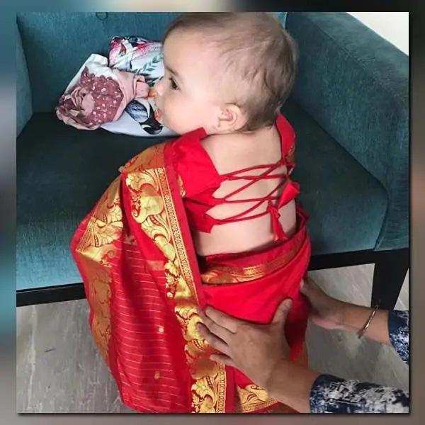  अभिनेत्री ने अपनी बच्चियों को पहनाई साड़ी, वायरल हो रही तस्वीर