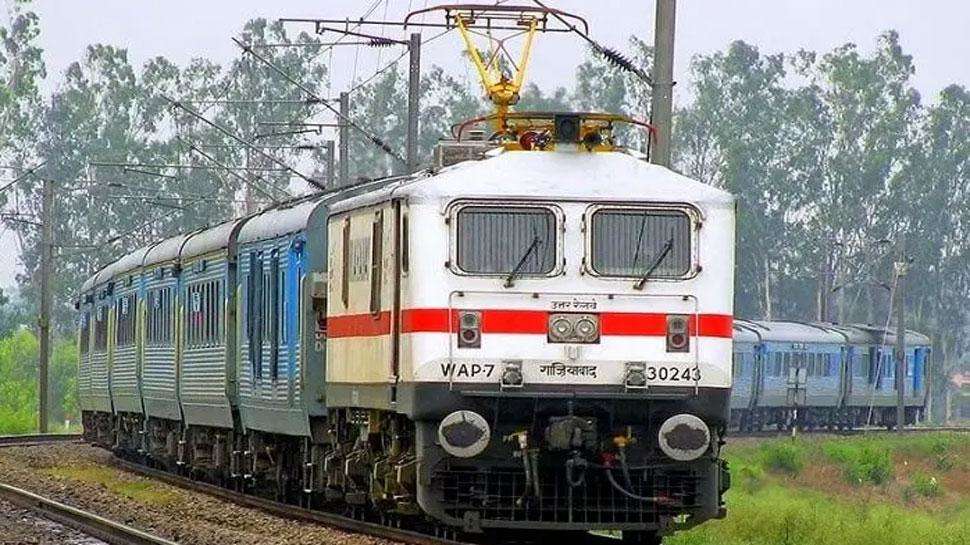 भारत में सबसे तेज़ चलने वाली गतिमान एक्सप्रेस ट्रेन की सेवा को फिर से बहल कर दिया गया है