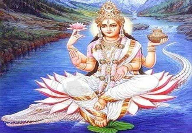 गंगा के जल को भगवान शिव के अर्पित करें