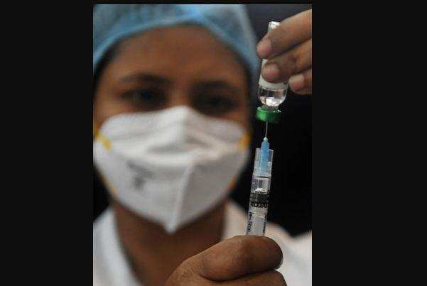 Kolkata के दो शीर्ष फुटबॉल क्लब ने टीकाकरण अभियान शुरू किया