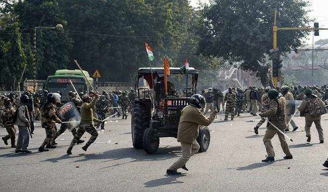 हिंसक प्रदर्शनकारियों ने लोगों की जिंदगी को खतरे में डाला, कानूनी कार्रवाई होगी : Delhi Police