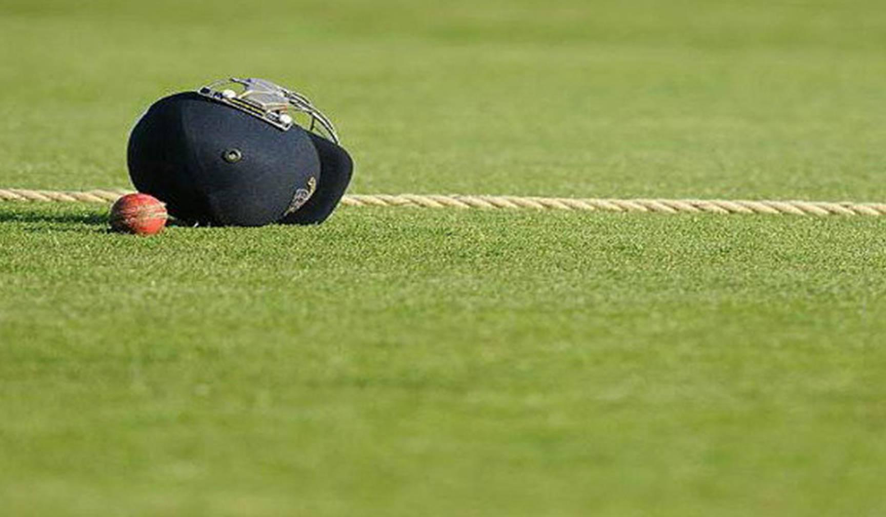 दिल दहला देने वाली घटना क्रिकेटर के सिर पर लगी बॉल और वो गिर कर हो गया बेसुध, जे़हन में डर पैदा कर देगी ये वीडियो