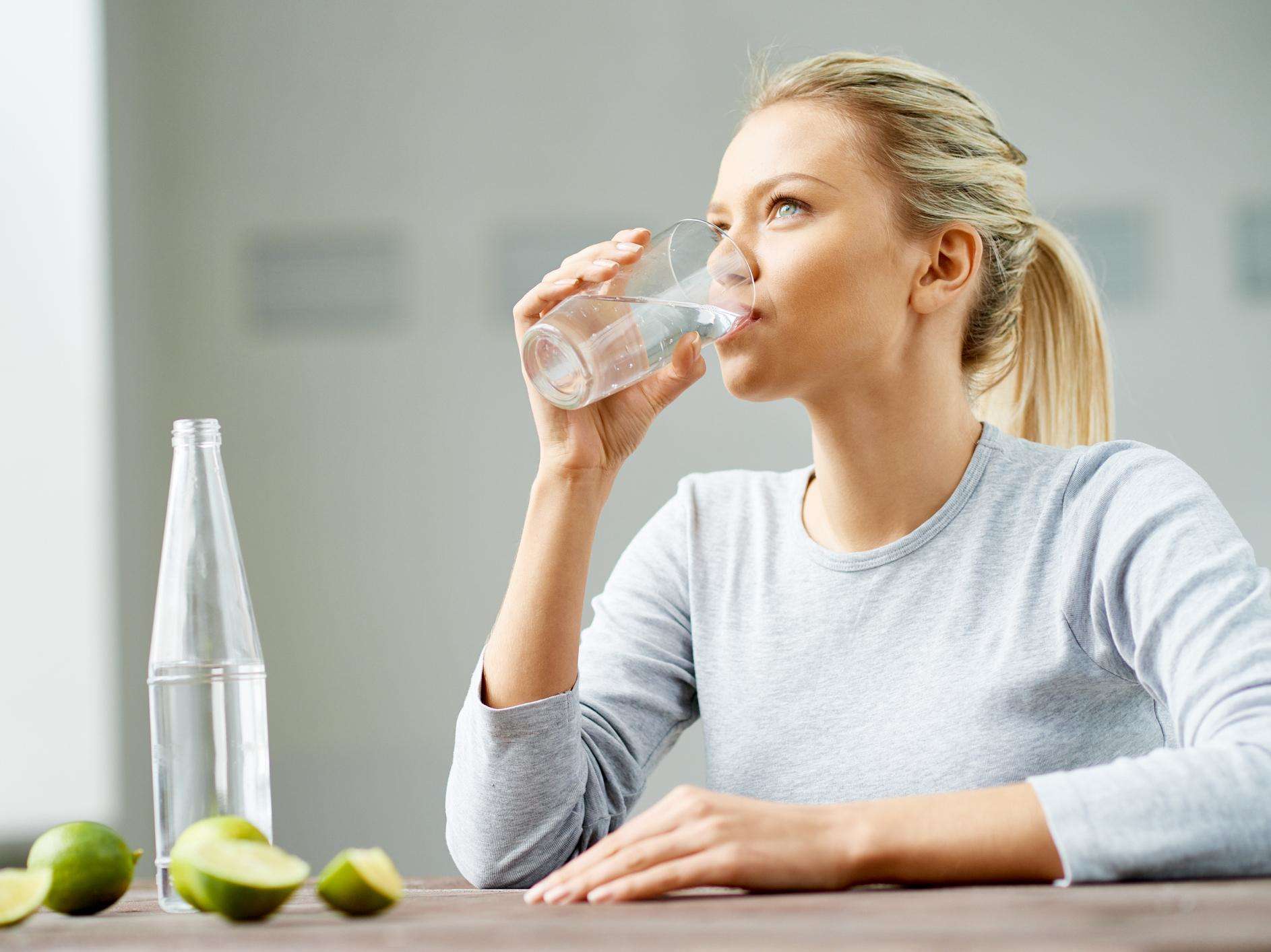 नींबू पानी का सेवन बनाता है आपको एनर्जेटिक साथ ही करता है मोटापा कम 