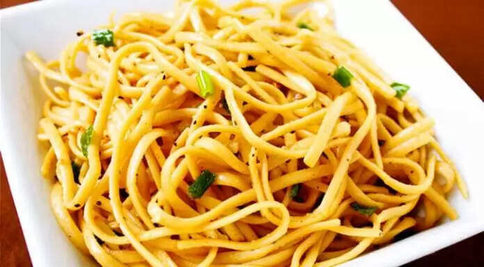 Health Tips: जानिए नूडल्स खाना कितना खतरनाक हो सकता है