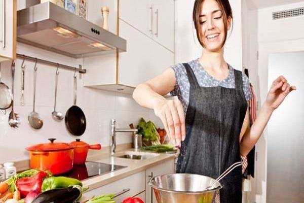 महिलाएं ध्यान दें, आपके स्वास्थ्य को प्रभावित कर रहा है आपका किचन, इसे बनाते समय रखें इन बातों को ध्यान में