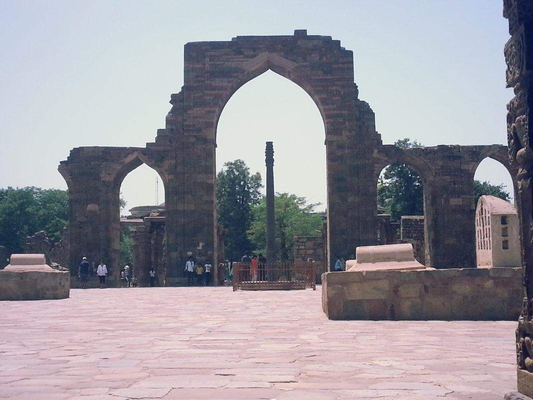 लौह स्तम्भ जो इस वजह से बना हुआ है भारत  की शान