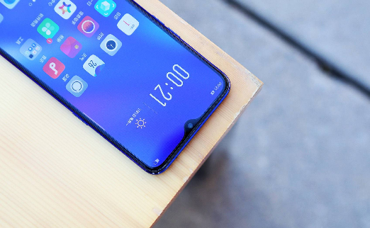 ओप्पो के 1 की कीमत में 2000 की कटौती