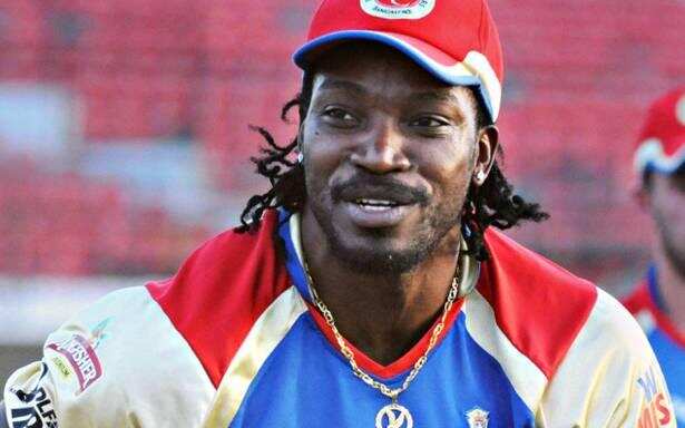 ये क्रिकेटर कचरे में से बोतल बीनकर पेट भरता था, आज दुनिया भर की दौलत इसके कदमों में है