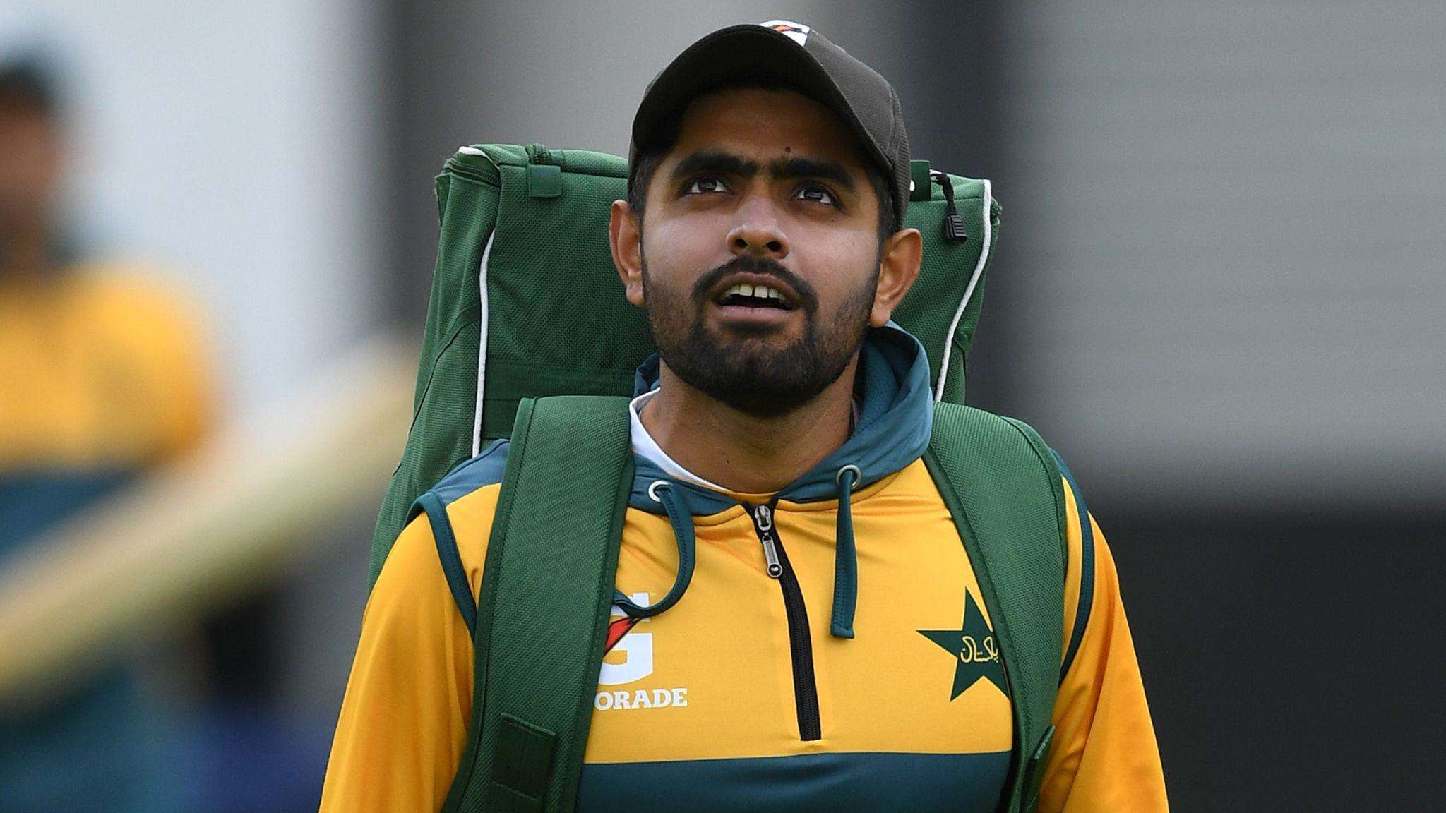 पाकिस्तान के स्टार बल्लेबाज Babar Azam को लगा बड़ा झटका, जानिए आखिर क्या हुआ