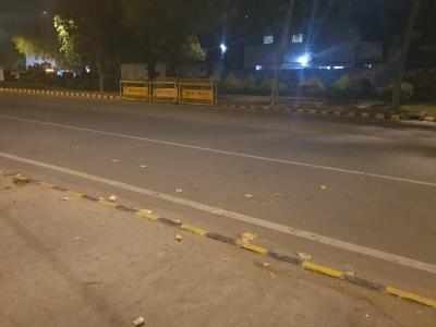 Delhi : नाइट कर्फ्यू लगा तो दिन में भी सड़कों पर भीड़ घटी