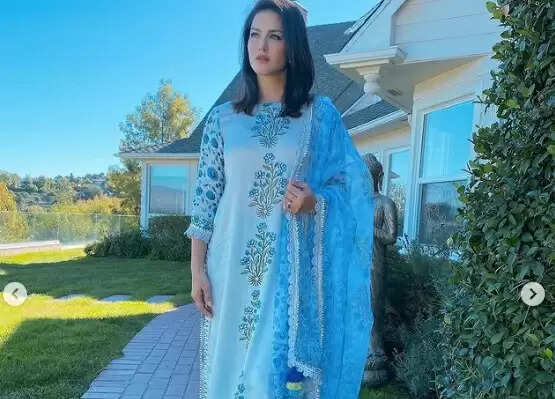 Sunny Leone: पति डेनियल वेबर की गोद में नए घर में सनी लियोन ने किया प्रवेश, देखें​ क्यूट तस्वीरें
