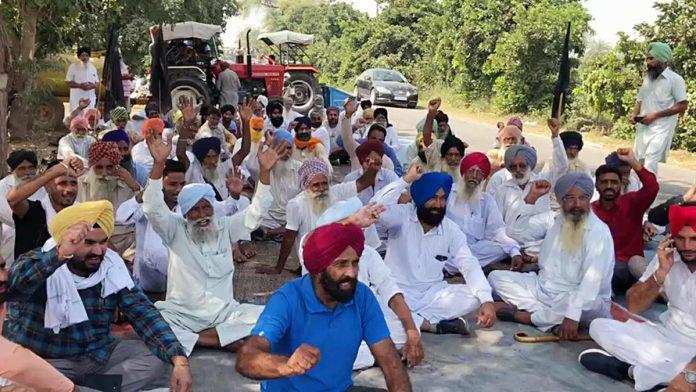 Farmers Protest: राजस्थान में किसानों का हल्ला बोल, जयपुर-दिल्ली हाइवे पर चक्काजाम…