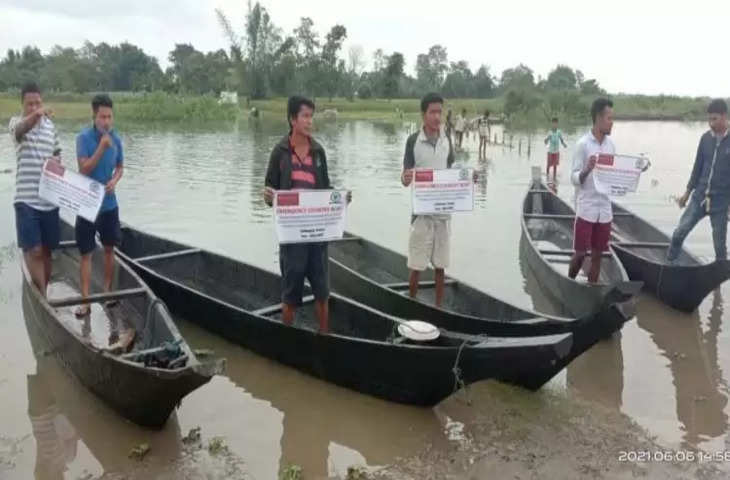 कामरूप  : असम: गैर सरकारी संगठनों ने लखीमपुर, माजुली में बाढ़ प्रभावित गांवों में देशी नावें वितरित कीं