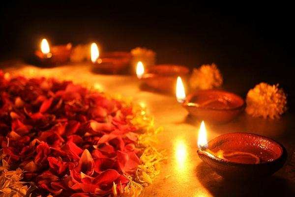 नवरात्रि में इस दिशा में अखंड ज्योत जलाने से होगी धन की प्राप्ति