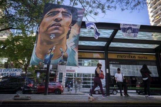 Diego Maradona Passes Away: फुटबॉलर डिएगो माराडोना के निधन से बॉलीवुड में शोक की लहर
