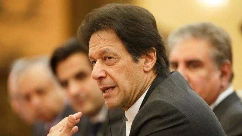 पत्नी बुशरा बीबी के बिना जीवित नहीं रह सकता था : Pak PM Imran Khan