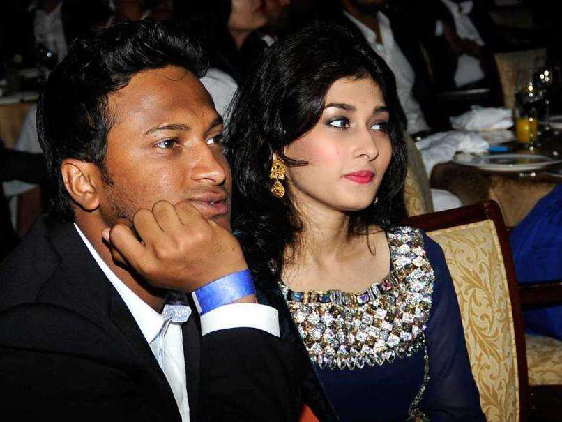 इस मशहूर क्रिकेटर की ब्यूटीफुल Wife ने अपनी Hot अदाओं से किया सबको घायल, हर लड़का छिड़क रहा है जान!