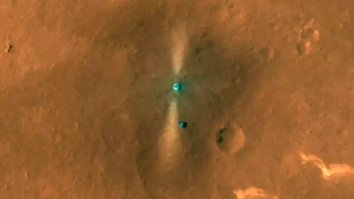 NASA के HiRISE कैमरे ने मंगल ग्रह पर चीन के ज़ूरोंग रोवर की रंगीन तस्वीर क्लिक की