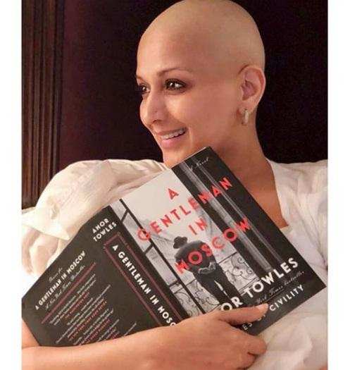 कैंसर से लड़ रहीं सोनाली ने प्रियंका संग शेयर की नई तस्वीर, वायरल