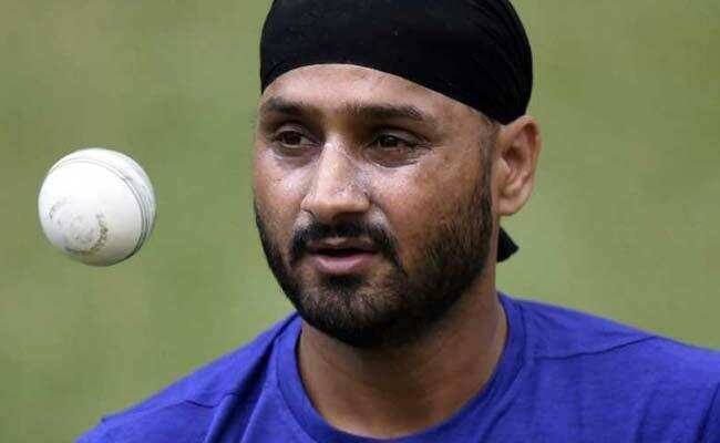 कभी वीरेंद्र सहवाग ने इस शातिर गेंदबाज की गेंद पर जडे़ थे 12 छक्के