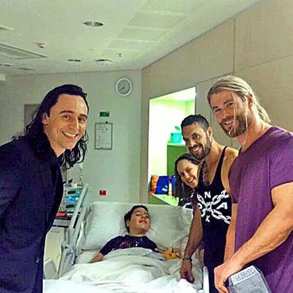 Hollywood Celeb: जब हॉलीवुड के इन सितारों ने पूरी की अपने फैंस की इच्छा, कोई पहुंच अस्पताल तो किसी ने बढ़ाया हौसला