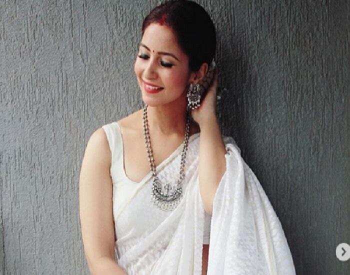 सोशल मीडिया पर कहर ढा रही हैं धीरज धू​पर की वाइन विन्नी अरोड़ा