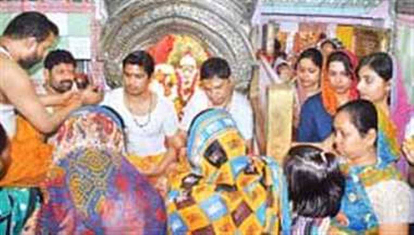 बिहार : नवरात्र में मां शक्ति की आराधना में डूबे लोग