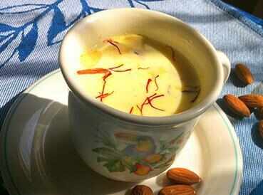 माथे पर केसर का तिलक लगाने से होते है कई लाभ