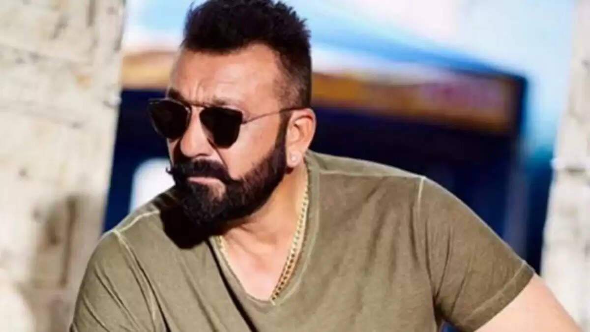 Sanjay Dutt अपने परिवार के साथ दुबई में कर रहे है एन्जॉय, तस्वीर हुई वायरल
