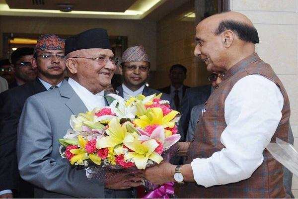 तीन दिवसीय यात्रा पर भारत पहुंचे नेपाल के प्रधानमंत्री केपी ओली