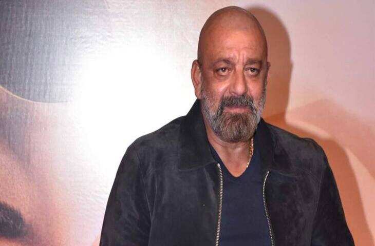 Sanjay Dutt: कैंसर को मात देने के बाद संजय दत्त ने लगवाई कोरोना वैक्सीन, शेयर की तस्वीर