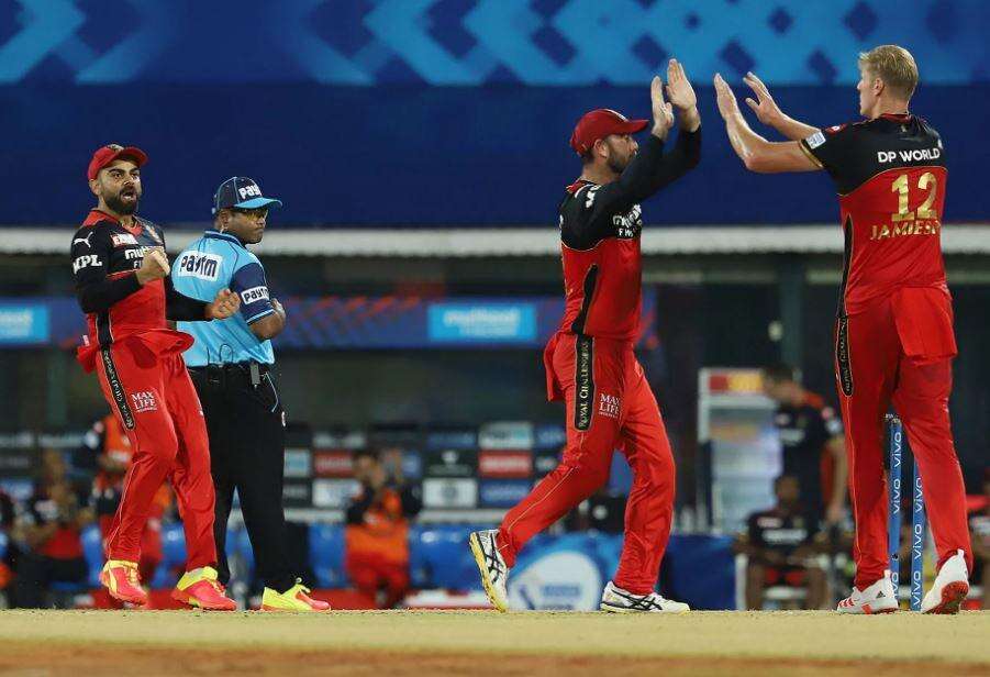 Glenn Maxwell ने बताई वजह कैसे  RCB के लिए खेलना बाकी फ्रेंचाईजियों के लिए खेलने से अलग है