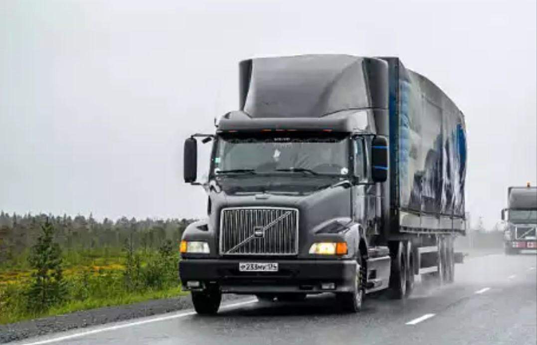 ट्रकमेकर वोल्वो ने वायरस के प्रभाव के कारण 4,100 नौकरियों में कटौती की