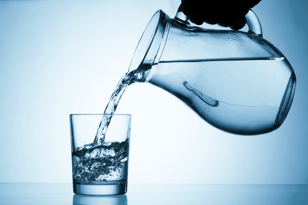 क्या आप भी बिना ब्रश किए रोज सुबह पानी पीते हैं, तो इसके फायदे जानकर आप हैरान रह जाएंगे