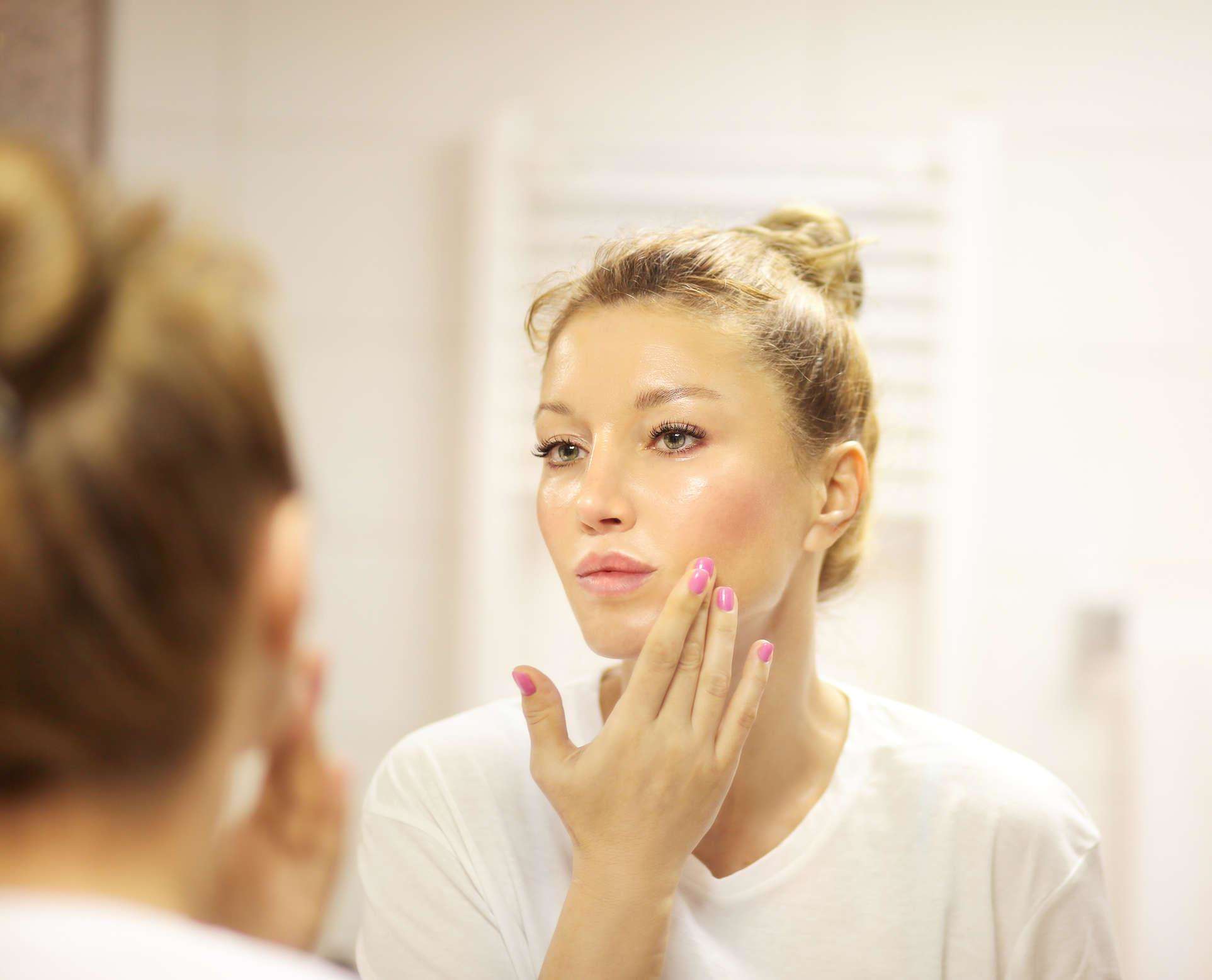Skin Care: इन चीजों को गलती से भी चेहरे पर न लगाएं, नहीं तो त्वचा को नुकसान हो सकता है