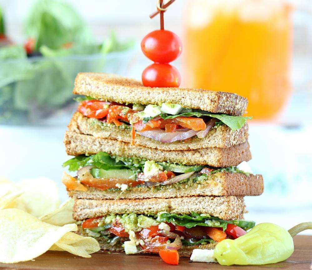 Recipe: खाना खत्म,तो भूख को शांत करने के लिए स्वादिष्ट वेजी-पेस्टो सैंडविच ट्राई करें