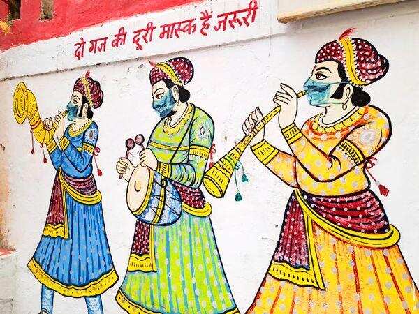 राजसमंद: कोरोना के खिलाफ उदयपुर के आर्टिस्ट की अनूठी पहल:पारंपरिक पेंटिंग के किरदारों के लगाए फेस मास्क, ताकि इंसान भी समझे “2 गज दूरी मास्क है जरूरी”