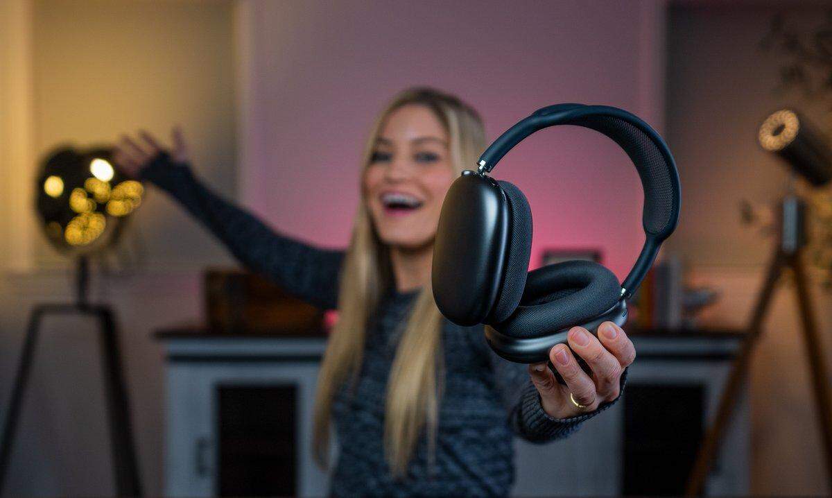 गायक हेडफोन क्यों पहनते हैं? क्या आप जानते हैं