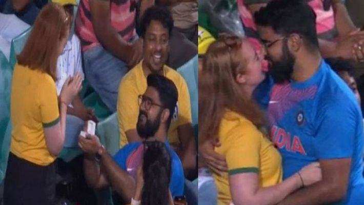 Video:टीम इंडिया हारी पर भारतीय फैन ने अपनी ऑस्ट्रेलियन गर्लफ्रेंड को KISS करके किया प्रपोज