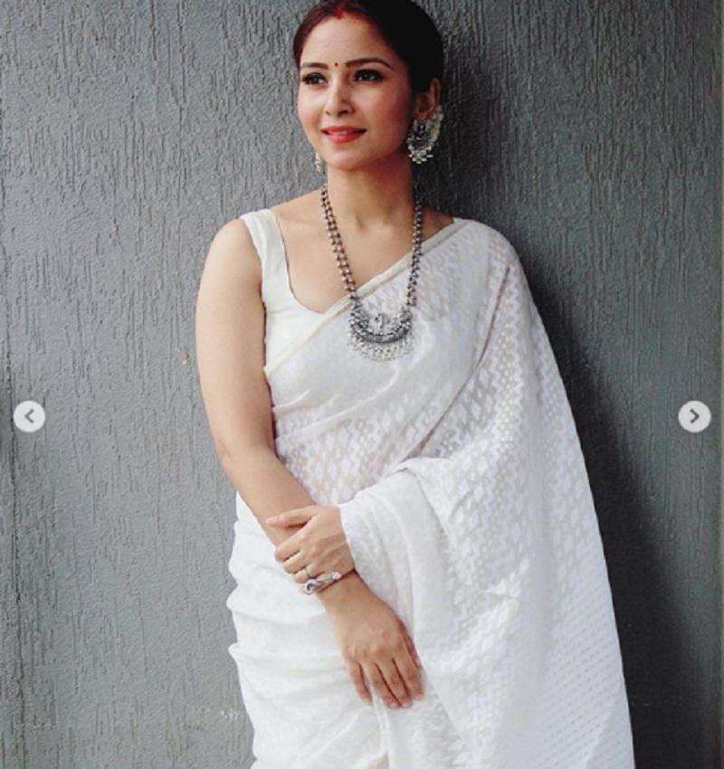 सोशल मीडिया पर कहर ढा रही हैं धीरज धू​पर की वाइन विन्नी अरोड़ा