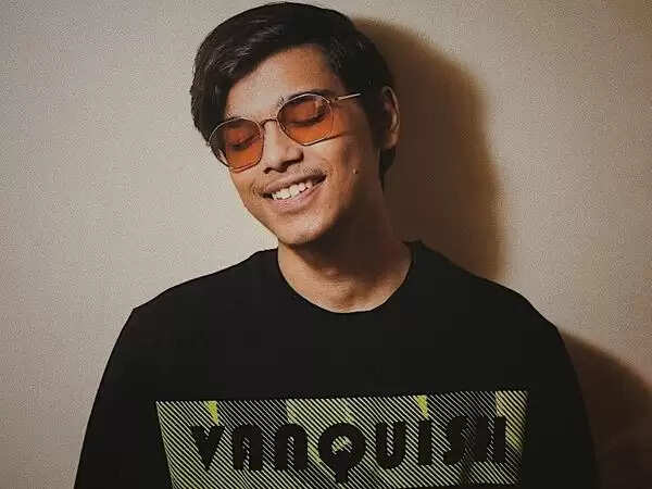 गोपालगंज :पटना के 20 वर्षीय केशव त्योहार ने भोजपुरी फ्लेवर को पंजाबी सिंगर के साथ सामने लाया