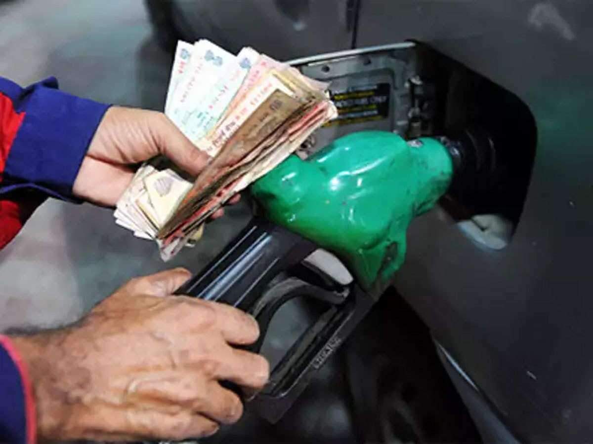 पेट्रोल और डीजल की कीमतों में हुआ फिर से इजाफा देखें नयी दरें