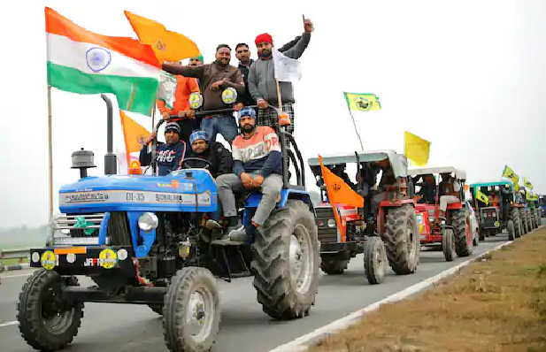 Farmers Protest Updates: दिल्ली की सड़कों पर उतरे राहुल-प्रियंका, राजभवन घेरने की तैयारी….