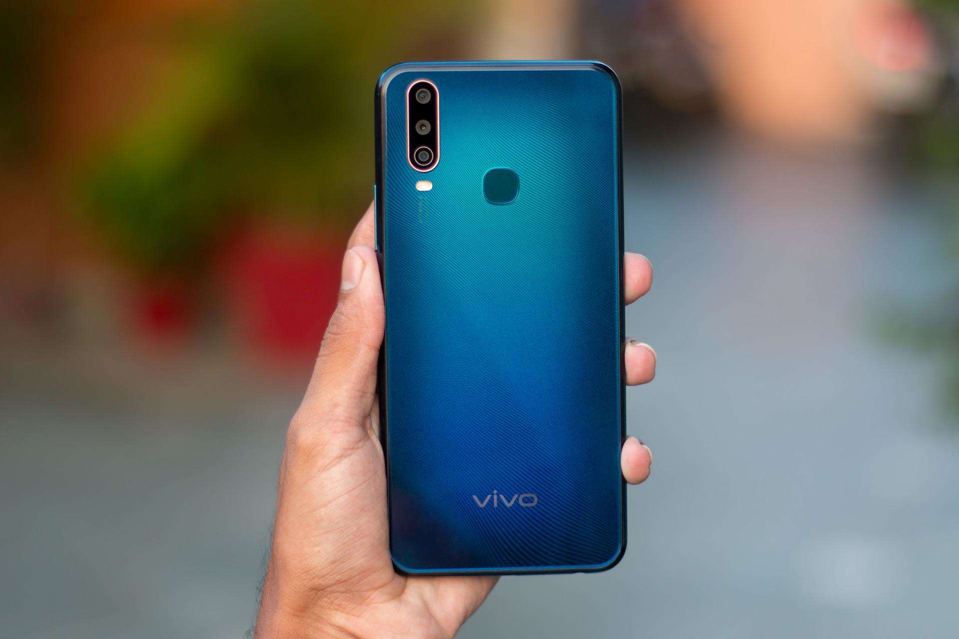 Vivo का फोन आता है 10,999 रूपये में और इसमें दिया गया है ट्रिपल कैमरा सेटअप