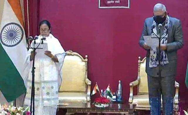 Mamta Banerjee ने मुख्यमंत्री पद की शपथ ली