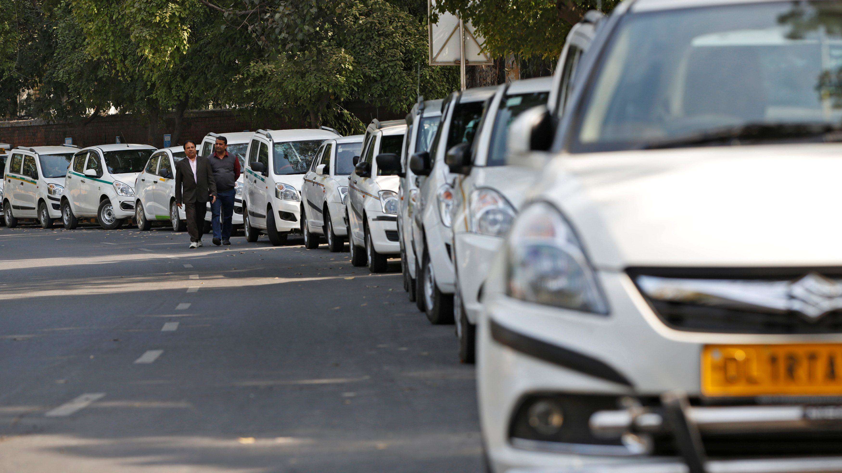 भोपाल में Auto और Cab वाहन चालक व्यवसाय के अभाव में वाहन बेच रहें