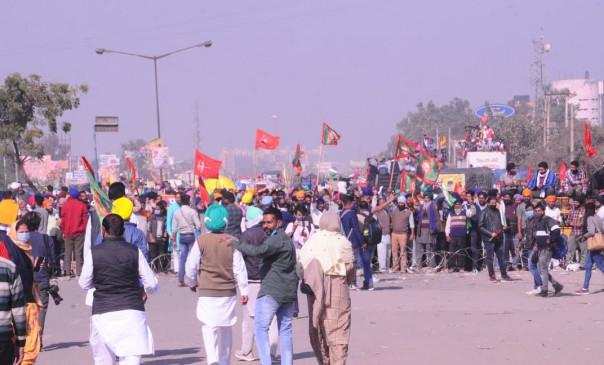 Ghazipur border पर किसानों ने ‘रागिनी’ गा कर किया कृषि कानूनों का विरोध
