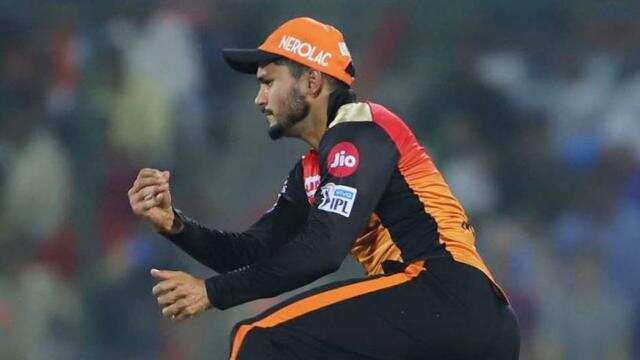 IPL 2020:मनीष पांडे ने लपका टूर्नामेंट का सबसे  हैरतअंगेज कैच, देखें VIDEO