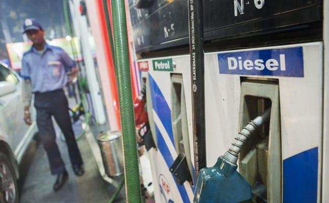 RBI गवर्नर ने कहा-पेट्रोल-डीजल पर टैक्स कम करें केंद्र सरकार….