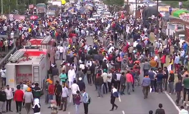 Farmers Protest Updates: दिल्ली सीमा के चारों तरफ जाम, विरोध के बीच NCR में मेट्रो पर रोक
